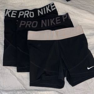 Set of 3 Nike pros!